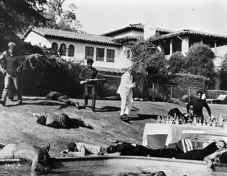 Фото - Беспорядки в Гарлеме: 792x613 / 149 Кб