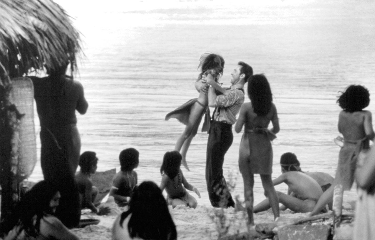 Фото - Индеец в Париже: 1312x840 / 138 Кб