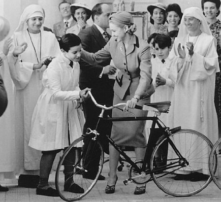 Фото - Эвита: 435x398 / 46 Кб