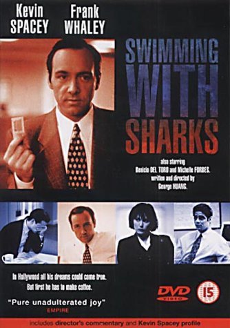 Фото - Среди акул: 334x475 / 40 Кб