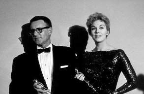 Фото - 30-я церемония вручения премии «Оскар»: 293x191 / 14 Кб