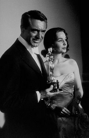 Фото - 30-я церемония вручения премии «Оскар»: 291x450 / 21 Кб