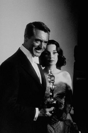 Фото - 30-я церемония вручения премии «Оскар»: 299x450 / 19 Кб