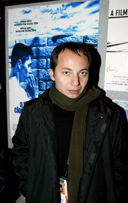 Фото - Тысячи мирных облаков окружают небо, любовь, ты не можешь остановить любовь…: 252x400 / 24 Кб