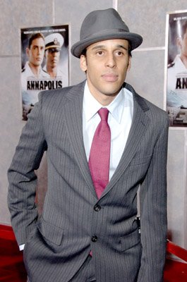 Фото - Поединок: 265x400 / 27 Кб