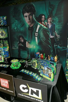 Фото - Бен 10: Инопланетный рой: 267x400 / 31 Кб