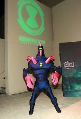 Фото - Бен 10: Инопланетный рой: 273x400 / 19 Кб