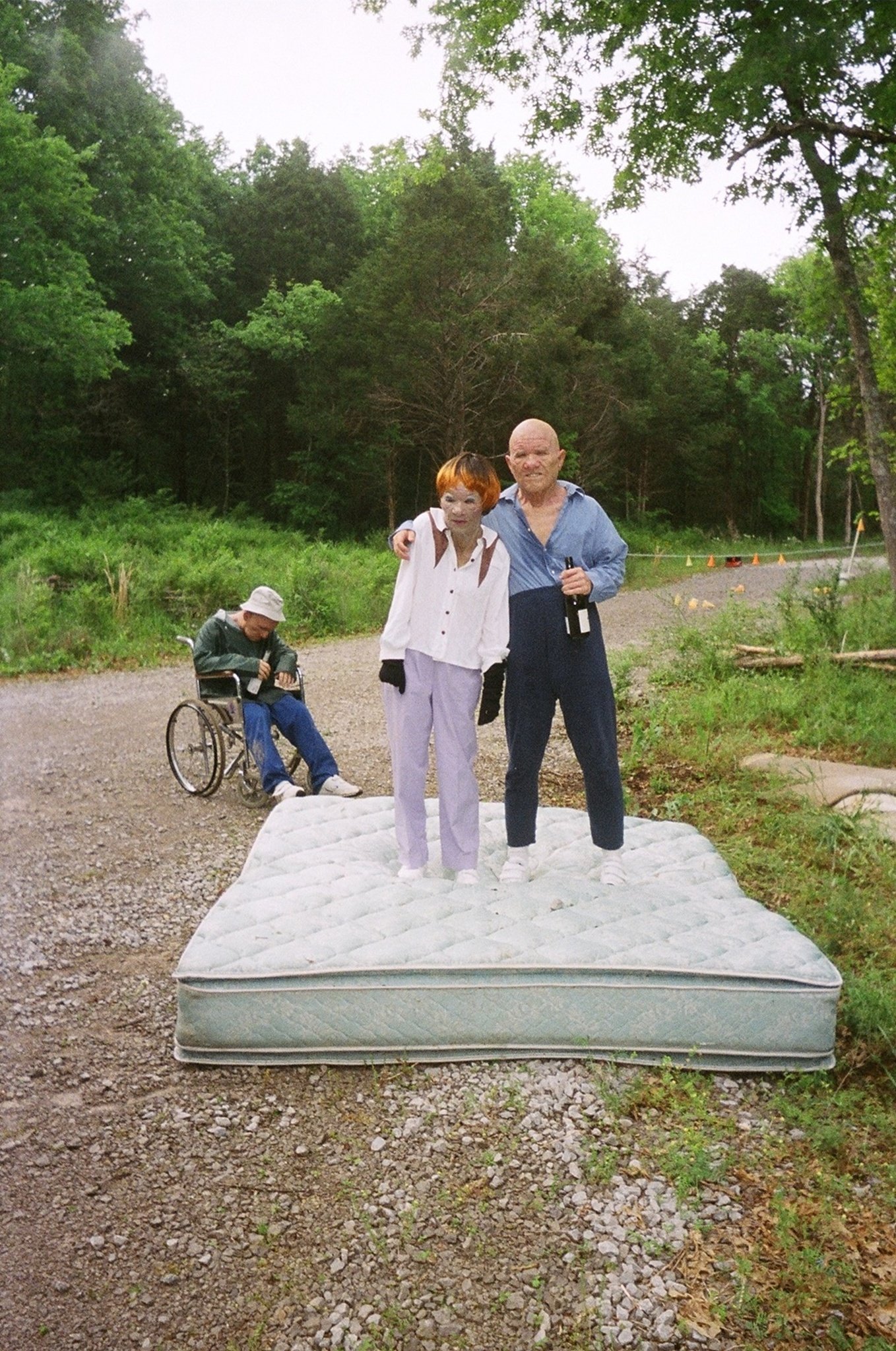 Фото - Трахальщики мусорных бачков: 1358x2048 / 695 Кб