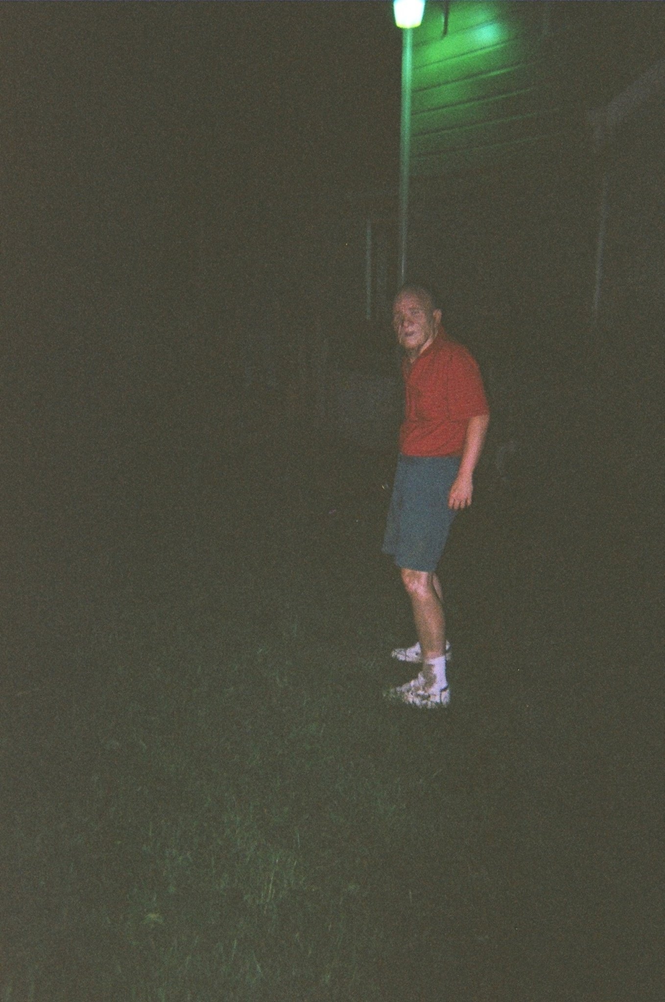 Фото - Трахальщики мусорных бачков: 1358x2048 / 422 Кб