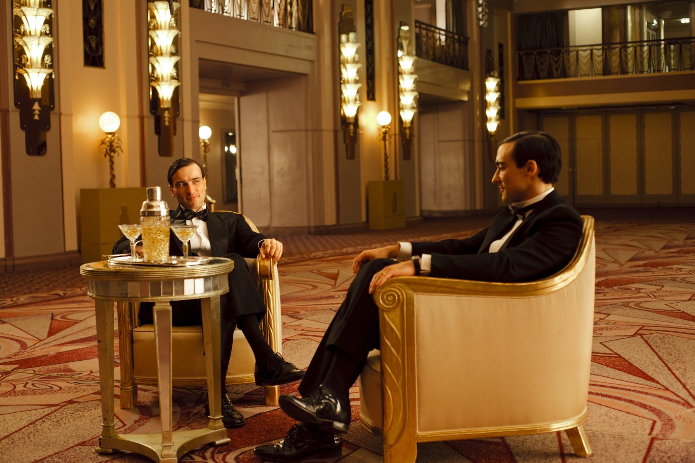 Фото - Вверх и вниз по лестнице: 1365x910 / 207 Кб