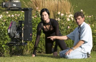 Фото - Эон Флакс: 316x206 / 24 Кб