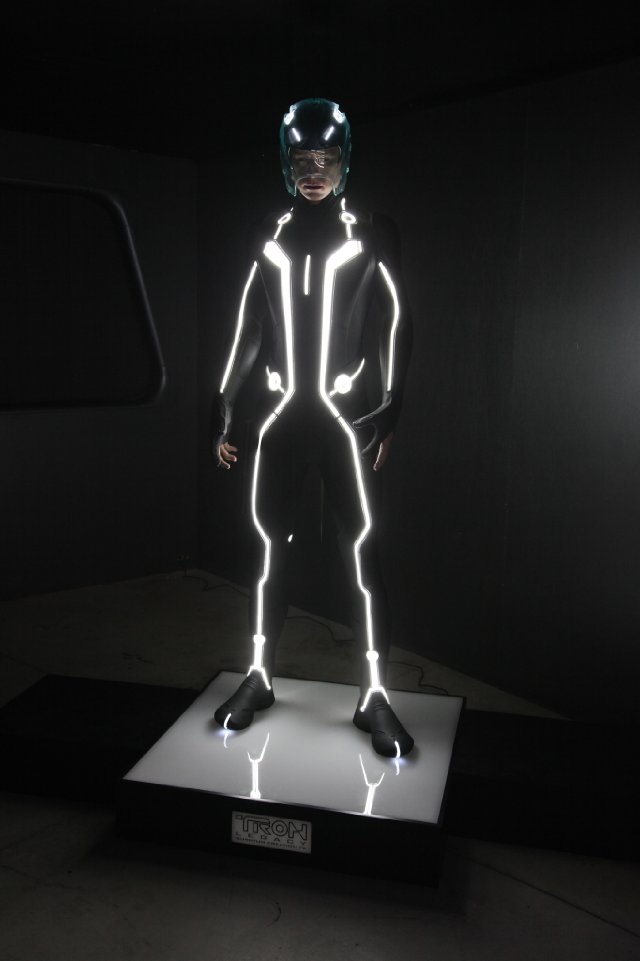 Фото - Трон: Наследие: 640x961 / 41 Кб