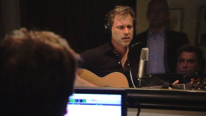 Фото - Punching the Clown: 720x407 / 34 Кб