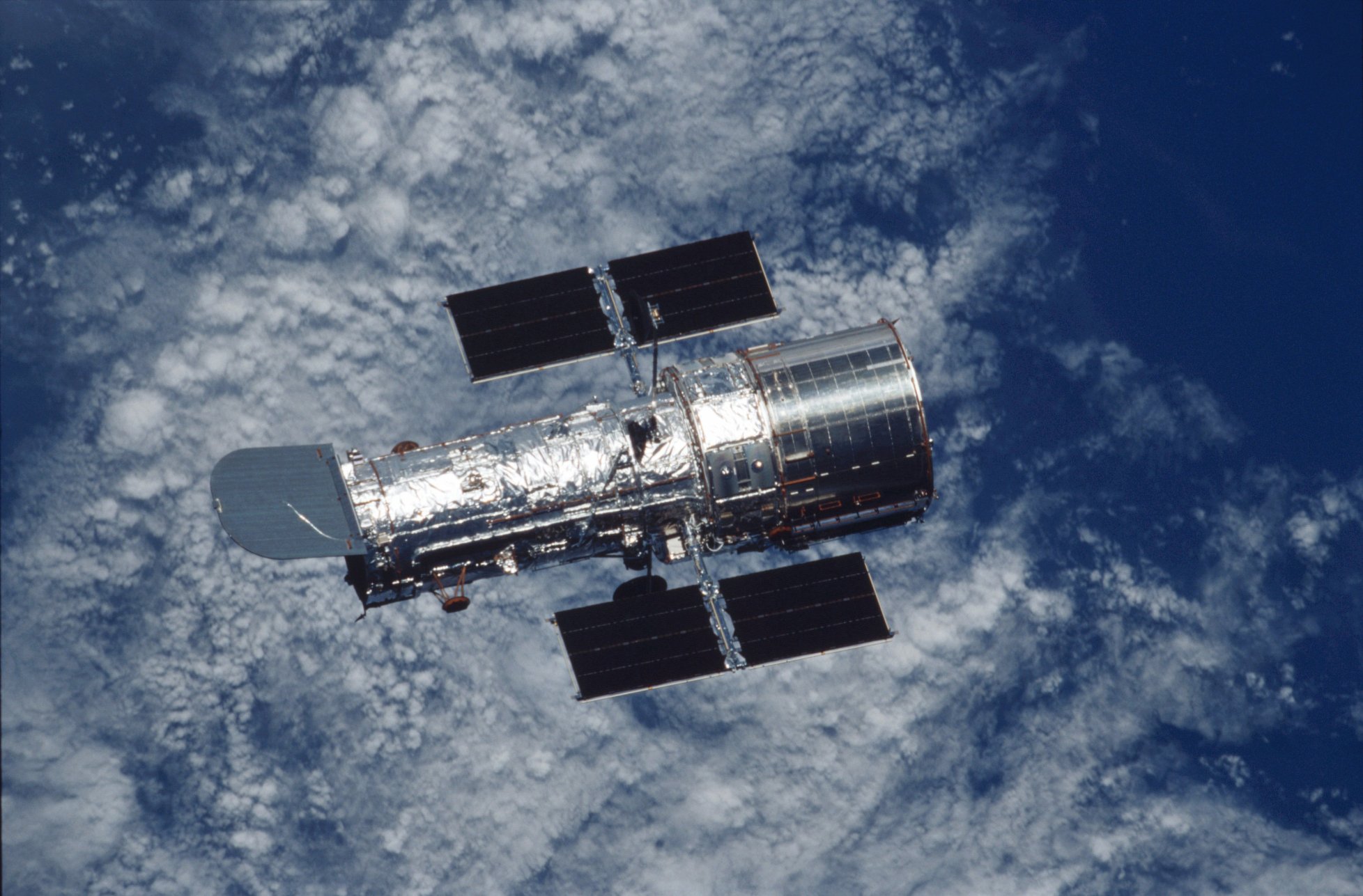 Фото - Hubble: 15 Years of Discovery: 1956x1287 / 334 Кб