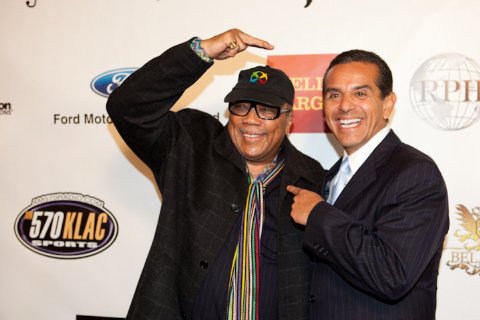 Фото - On the Shoulders of Giants: 480x320 / 29 Кб