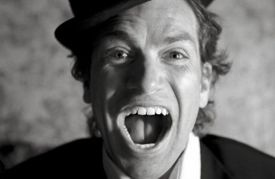 Фото - Смешной человек: 393x256 / 15 Кб