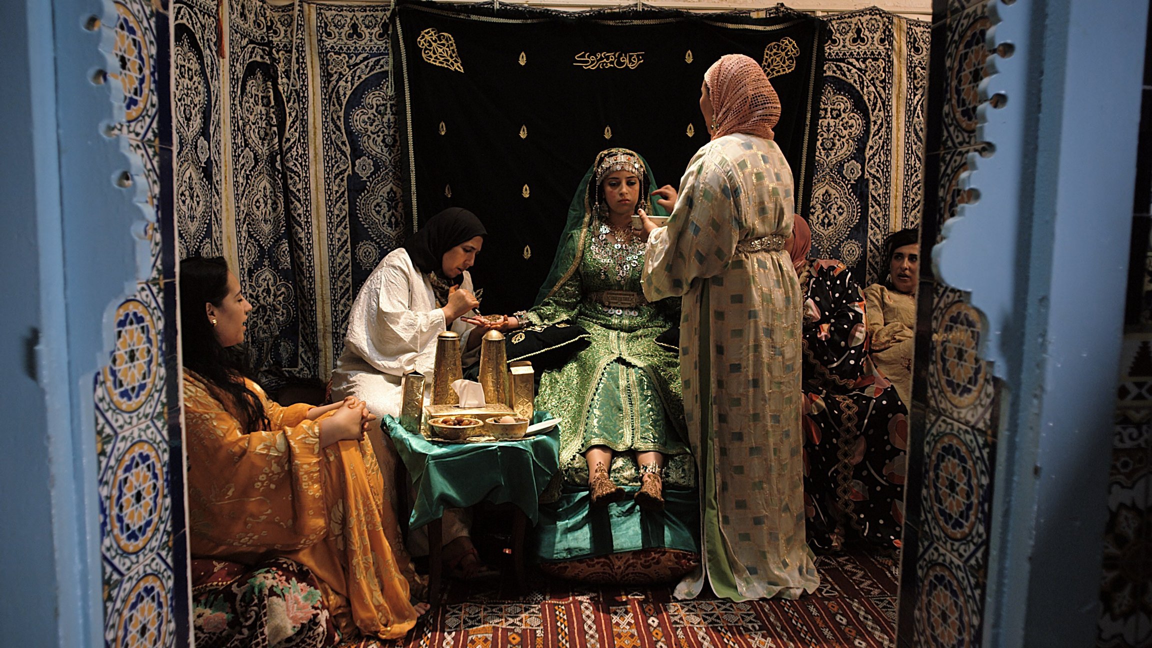 Фото - Love in the Medina: 2304x1296 / 646 Кб