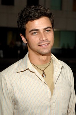 Фото - Подальше от тебя: 266x400 / 21 Кб