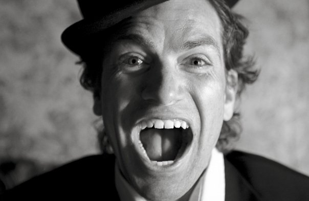 Фото - Смешной человек: 604x393 / 29 Кб