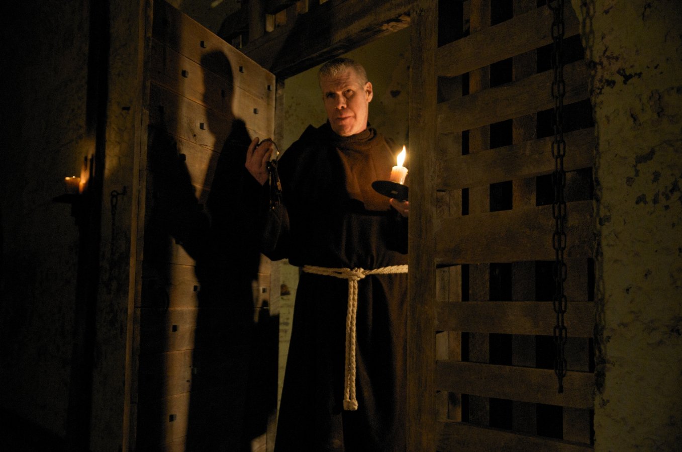 Фото - Я торгую мертвецами: 1357x899 / 148 Кб