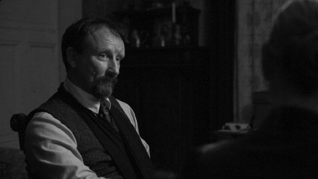 Фото - Белая лента: 640x361 / 21 Кб