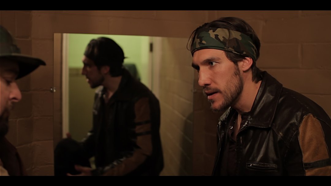 Фото - Bright in the Dark: 1080x608 / 49 Кб