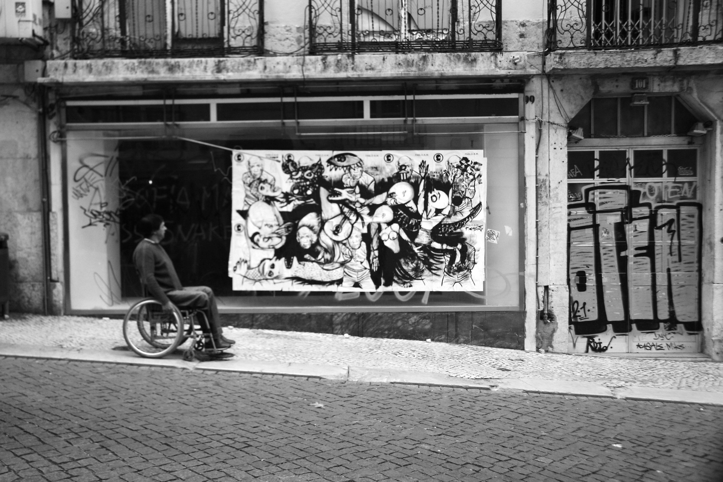 Фото - The Dolls of Lisbon: 2336x1557 / 628 Кб