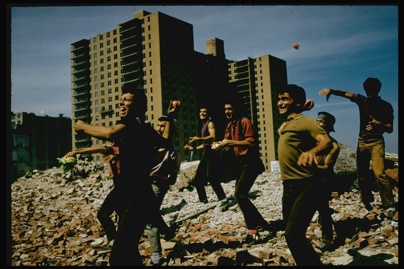 Фото - Вестсайдская история: 1365x910 / 223 Кб