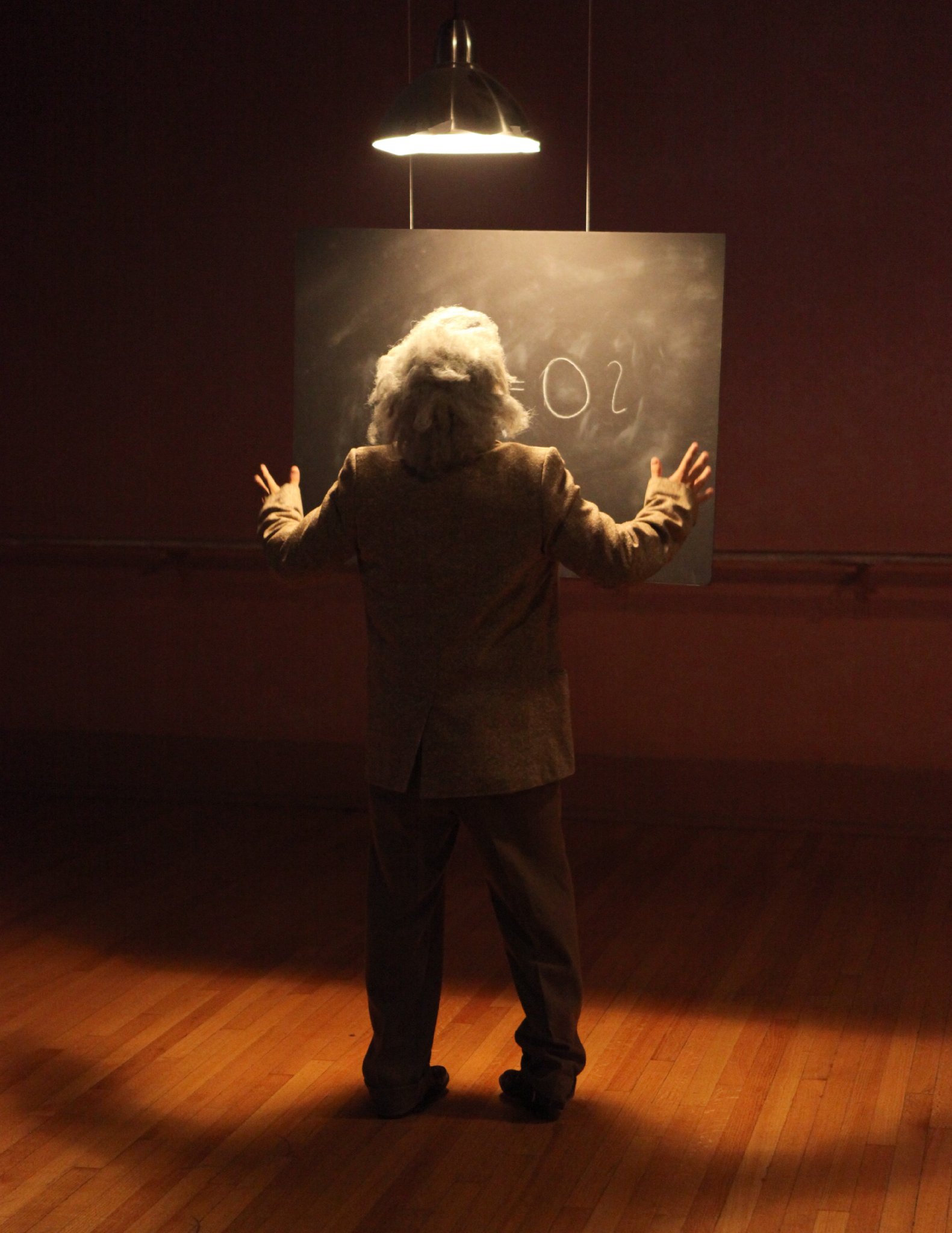 Фото - Einstein's Dance: 1581x2048 / 302 Кб