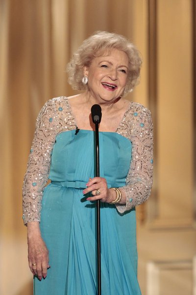 Фото - Betty White's 90th Birthday: A Tribute to America's Golden Girl: 400x600 / 39 Кб
