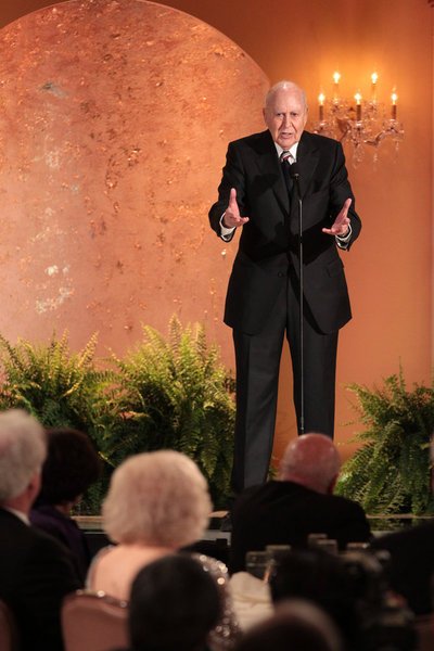 Фото - Betty White's 90th Birthday: A Tribute to America's Golden Girl: 400x600 / 45 Кб