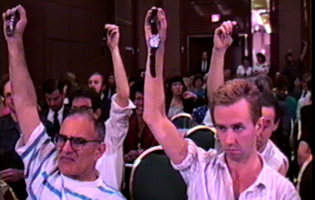 Фото - How to Survive a Plague: 1050x668 / 96 Кб