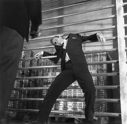 Фото - Голдфингер: 439x428 / 45 Кб