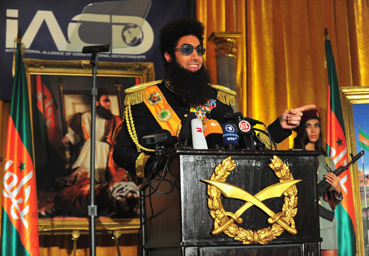 Фото - Диктатор: 1422x987 / 265 Кб