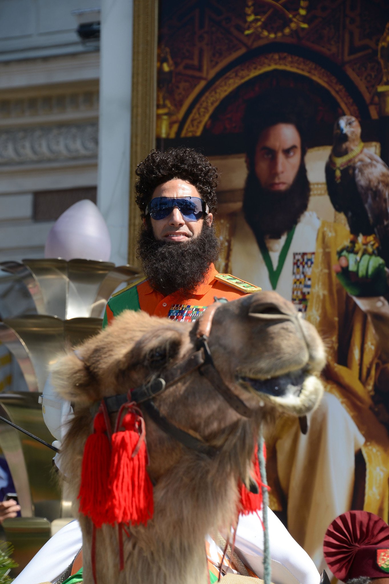 Фото - Диктатор: 1363x2048 / 337 Кб