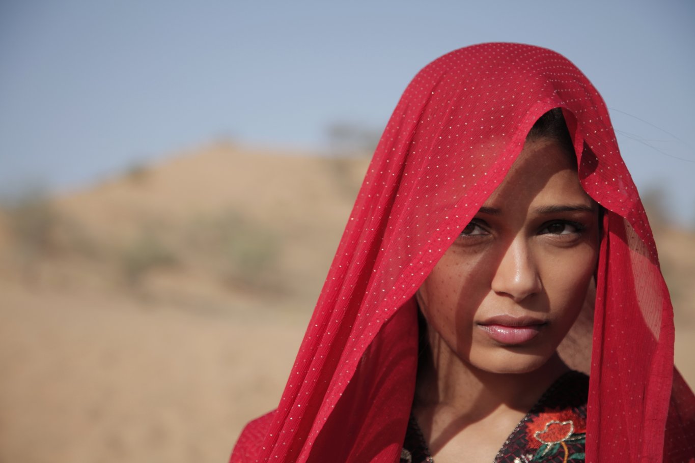 Фото - Красавица из трущоб: 1365x910 / 101 Кб