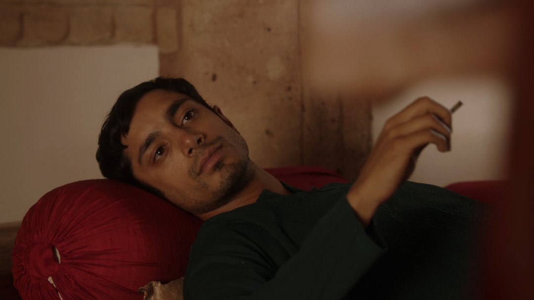 Фото - Красавица из трущоб: 1080x608 / 44 Кб