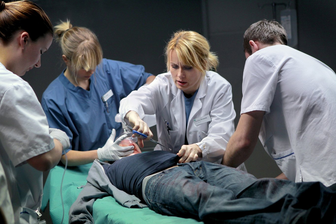 Фото - Гипнотизер: 1365x910 / 182 Кб