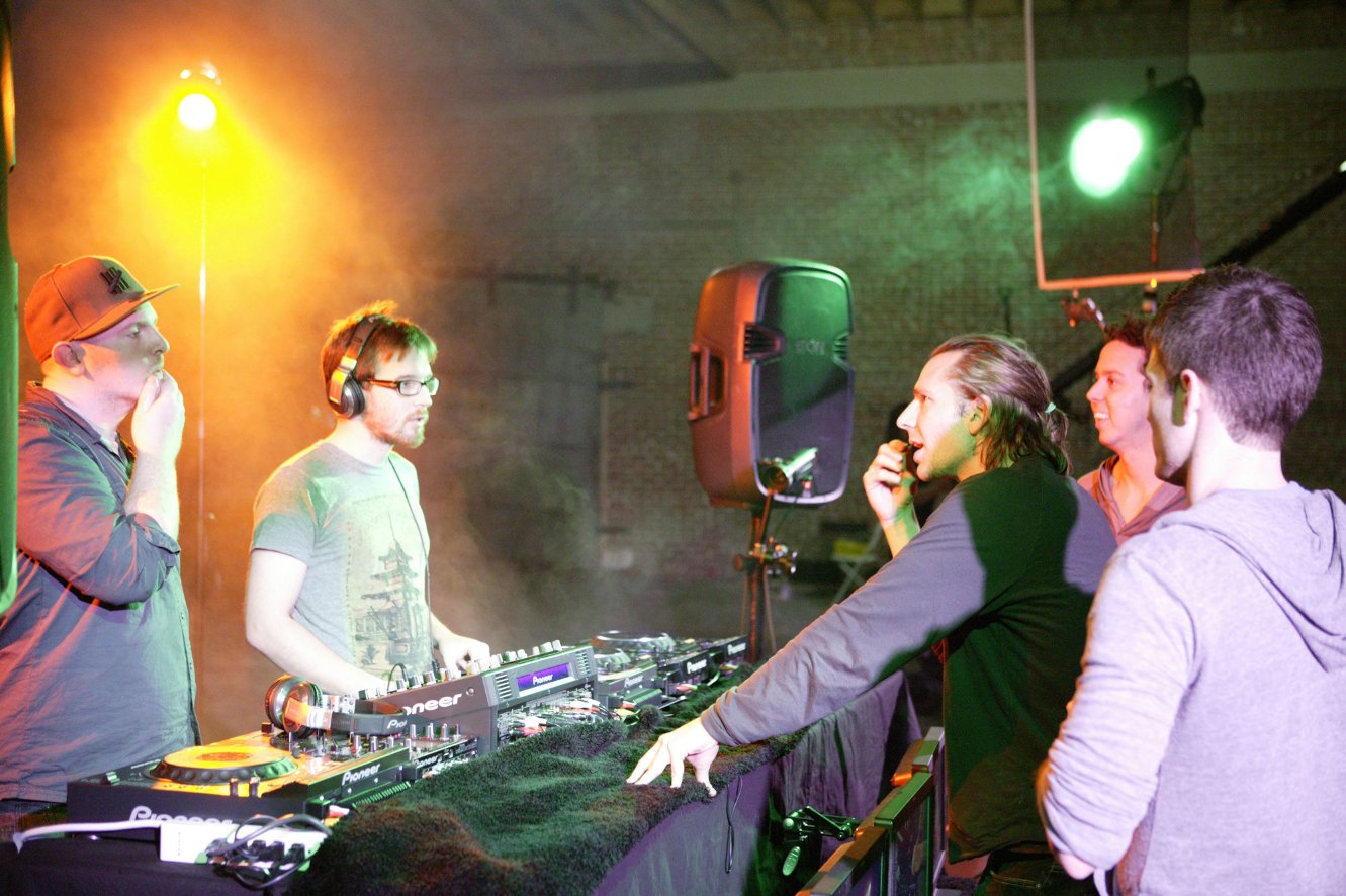 Фото - The Playlist: 1331x886 / 203 Кб