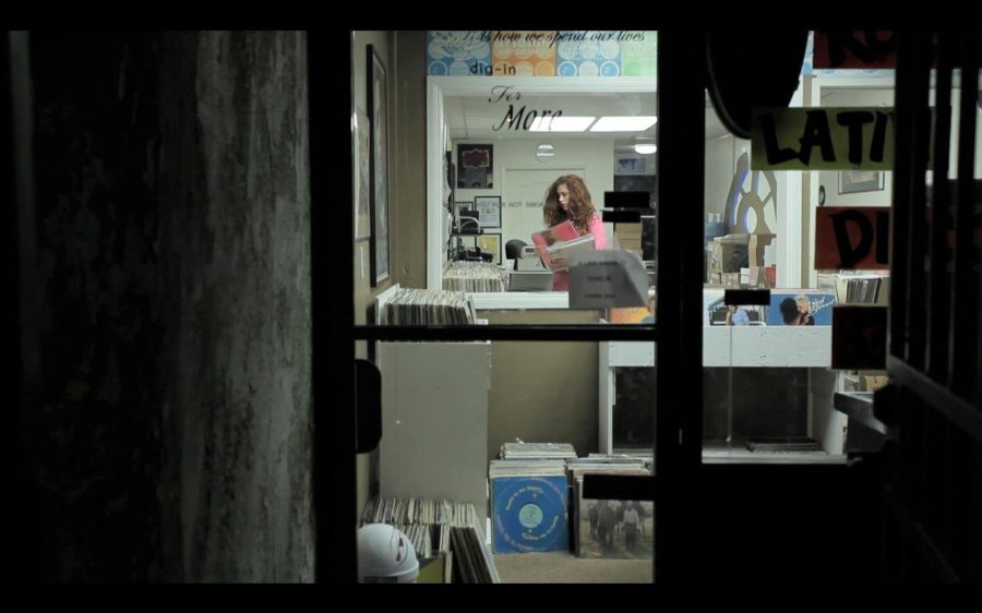 Фото - The Record Girl: 900x562 / 61 Кб