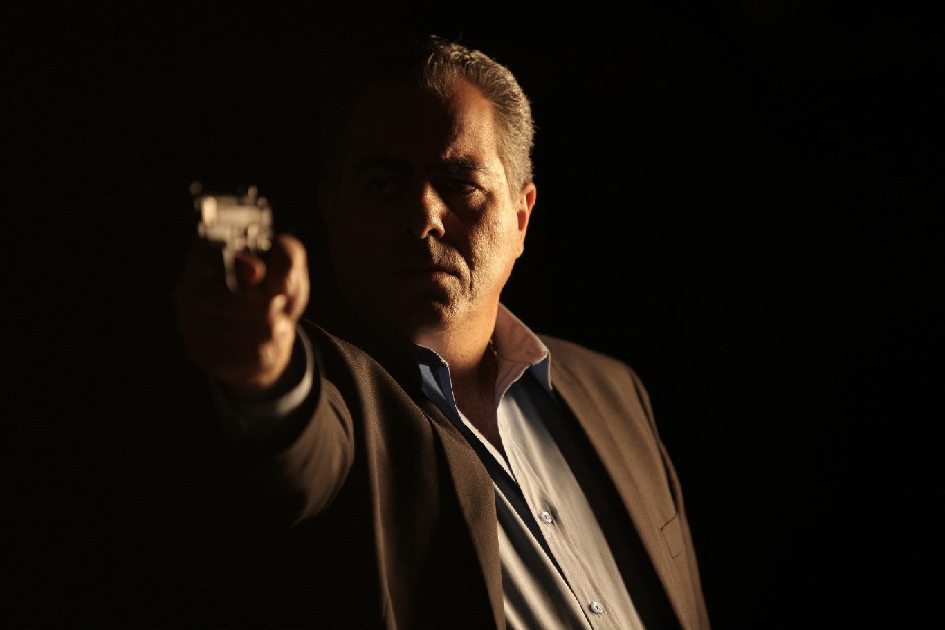 Фото - Betrayal: 1366x911 / 83 Кб