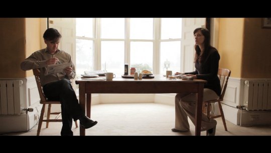 Фото - The Yellow Wallpaper: 540x304 / 24 Кб