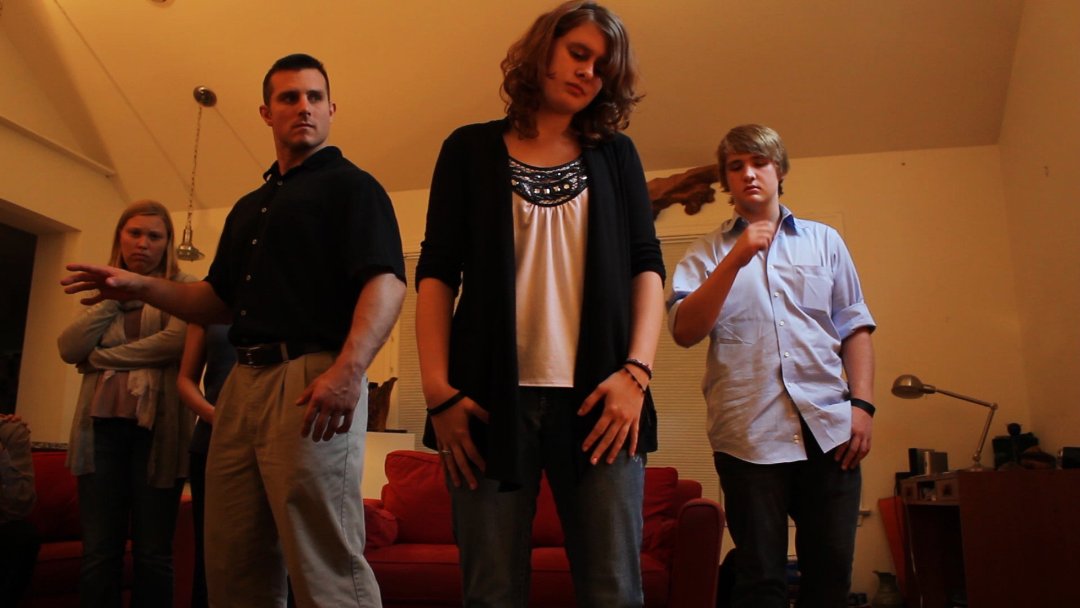 Фото - Family Bonds: 1080x608 / 74 Кб