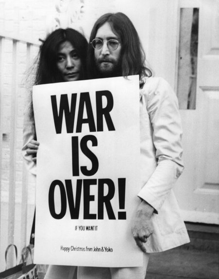 Фото - США против Джона Леннона: 450x573 / 43 Кб