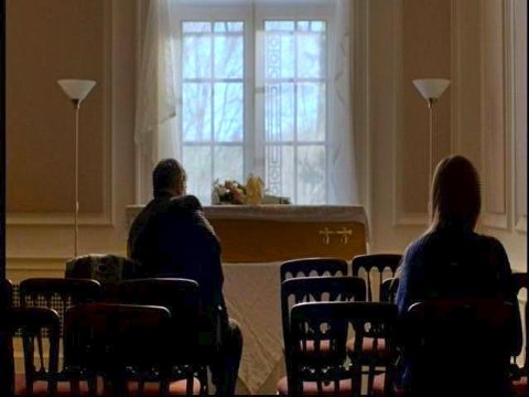 Фото - Breaking Over Me: 480x360 / 28 Кб