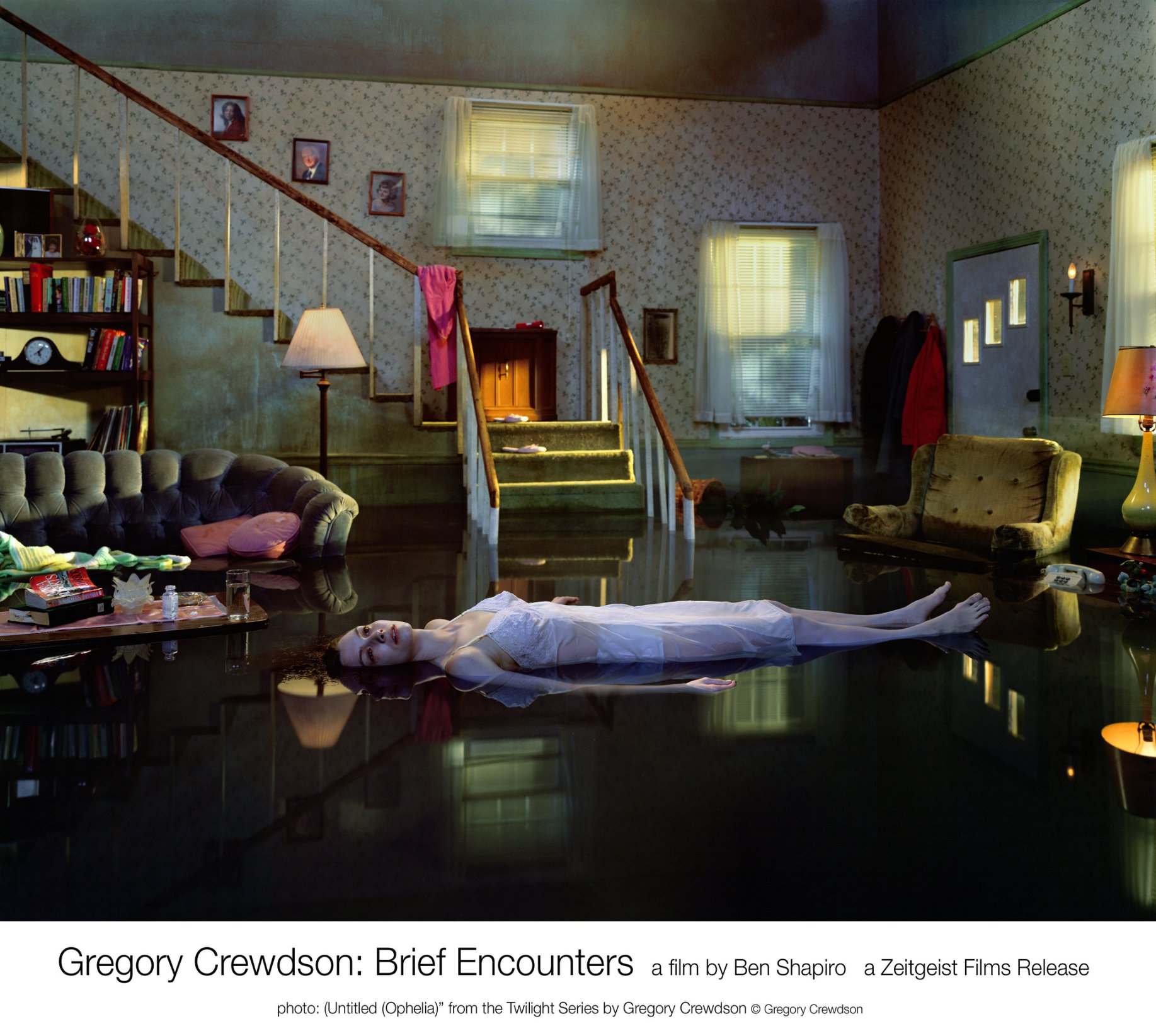 Фото - Gregory Crewdson: Brief Encounters: 1835x1644 / 396 Кб