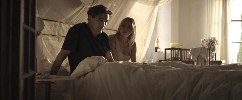 Фото - Незнакомец внутри: 797x331 / 35 Кб