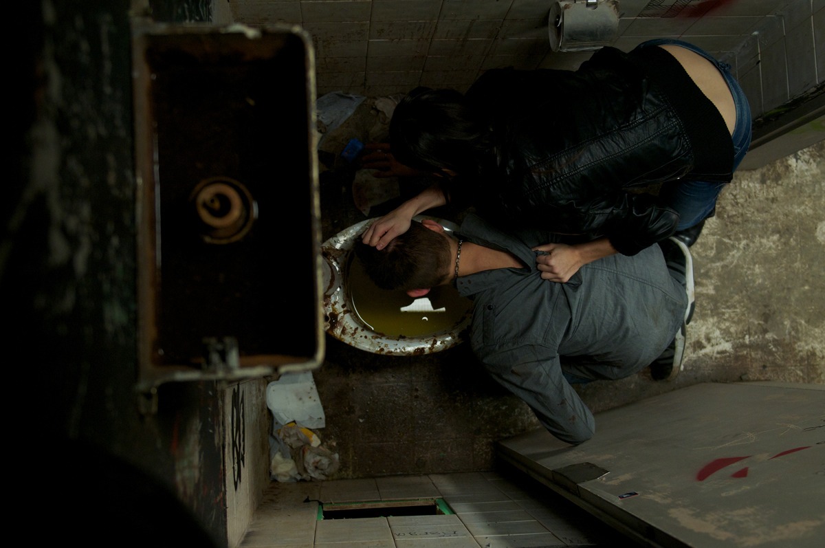 Фото - Я плюю на ваши могилы 2 : 1200x797 / 167.01 Кб