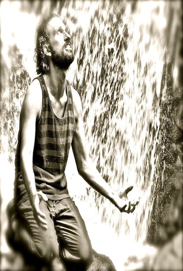 Фото - A Film in Tongues: 640x948 / 150 Кб