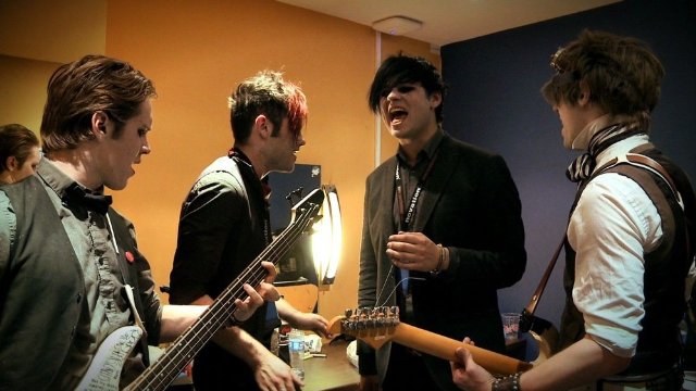 Фото - : 640x360 / 52 Кб